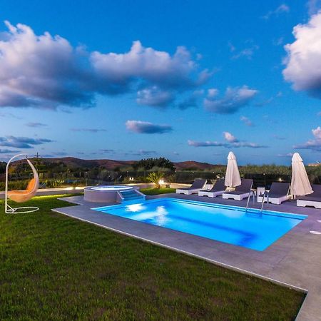 Evangelos Villas, Lavish Touch, By Thinkvilla Angeliana  ภายนอก รูปภาพ