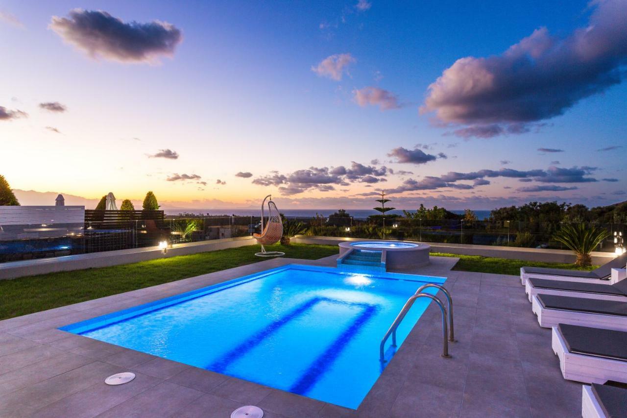 Evangelos Villas, Lavish Touch, By Thinkvilla Angeliana  ภายนอก รูปภาพ
